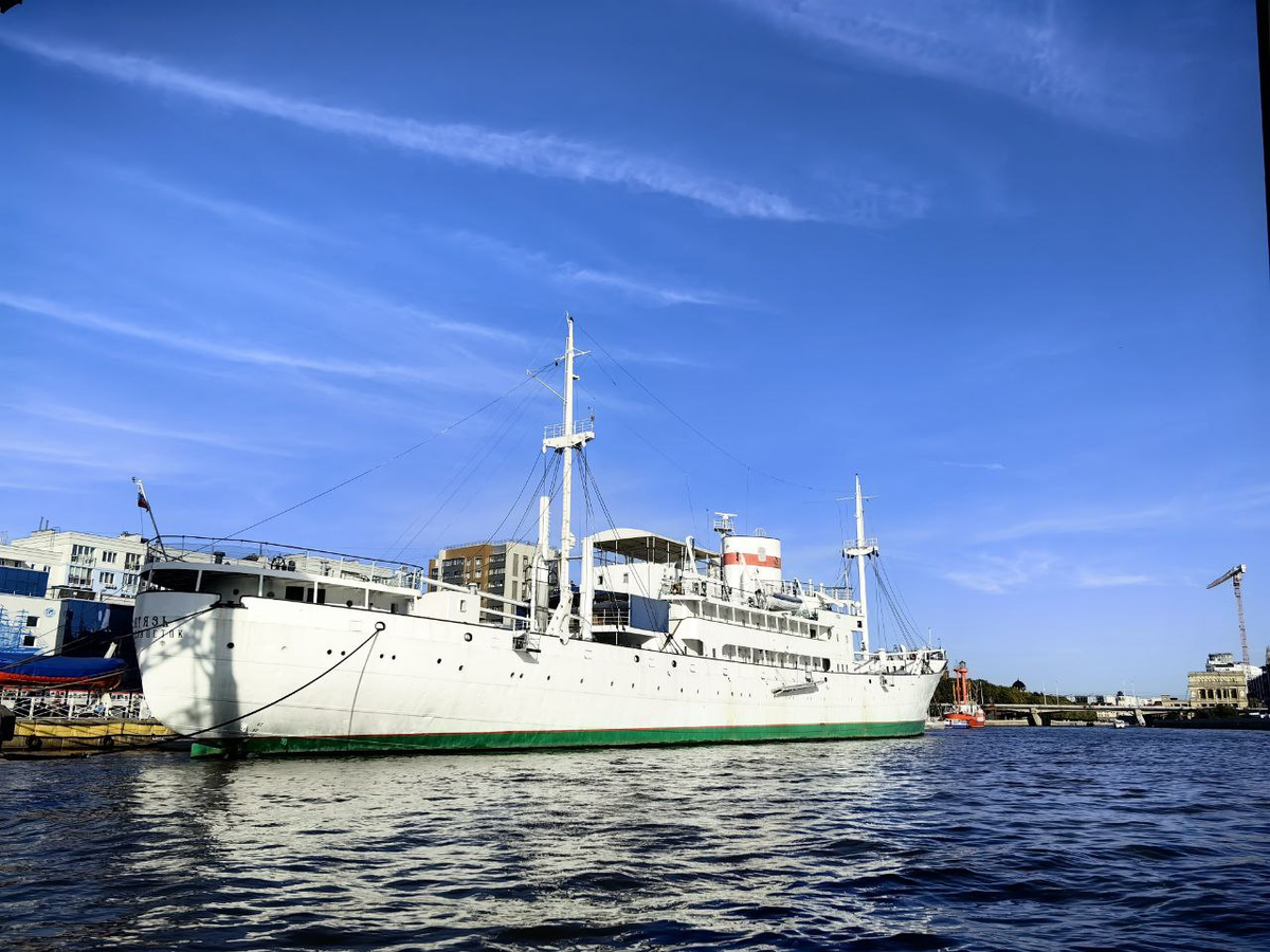 Научно-исследовательское судно «Витязь» в Калининграде – вид с реки Преголя