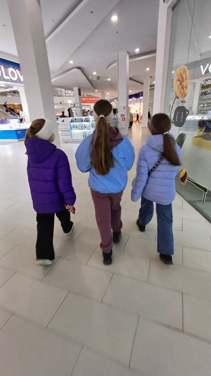 Это трио мы возили с мужем и по торговым центрам,  и не раз.