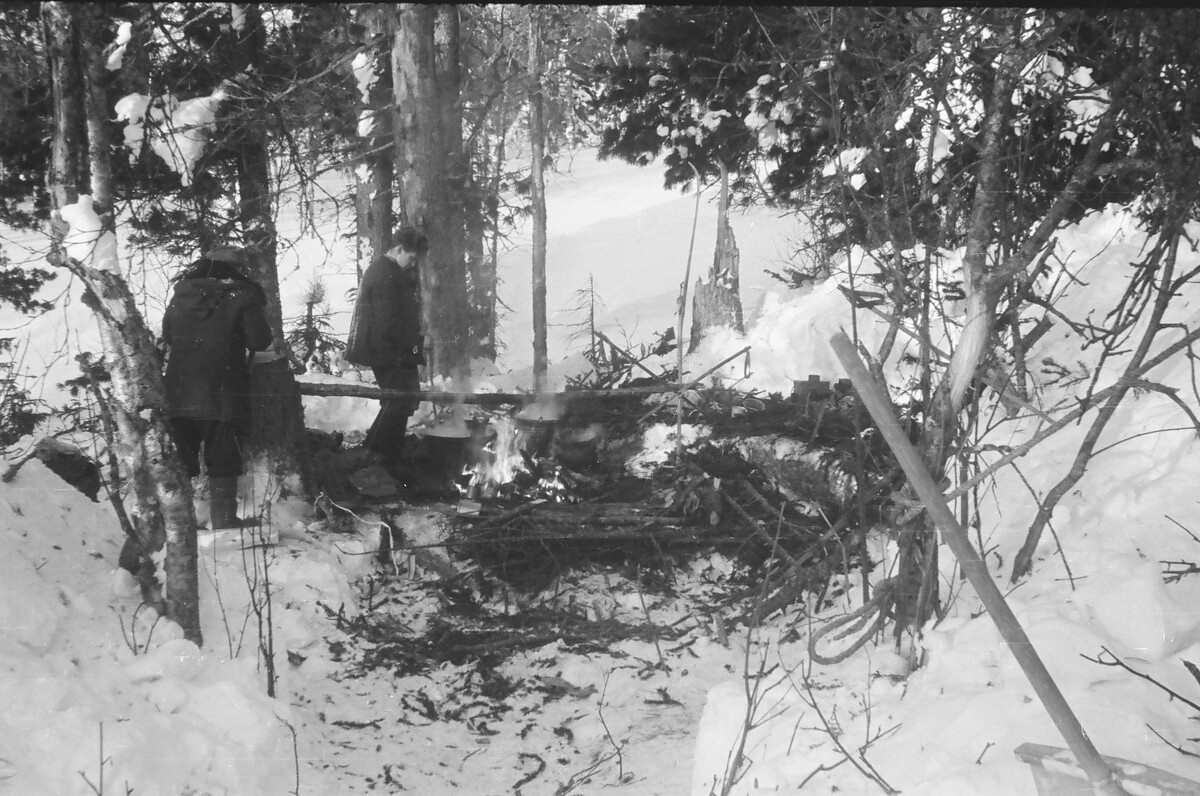 Поисковики в лагере на Ауспии. Из открытого доступа.