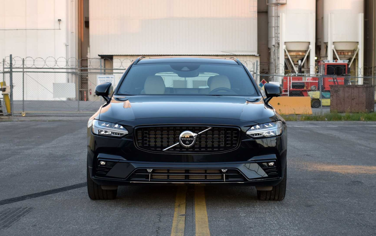 Дизайн передней части Volvo V90