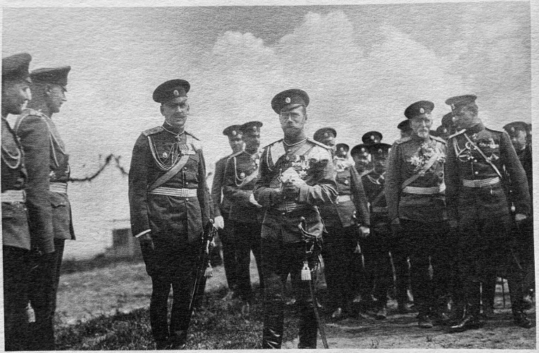 Царская свита Николая II, на встрече с высокими чинами армии