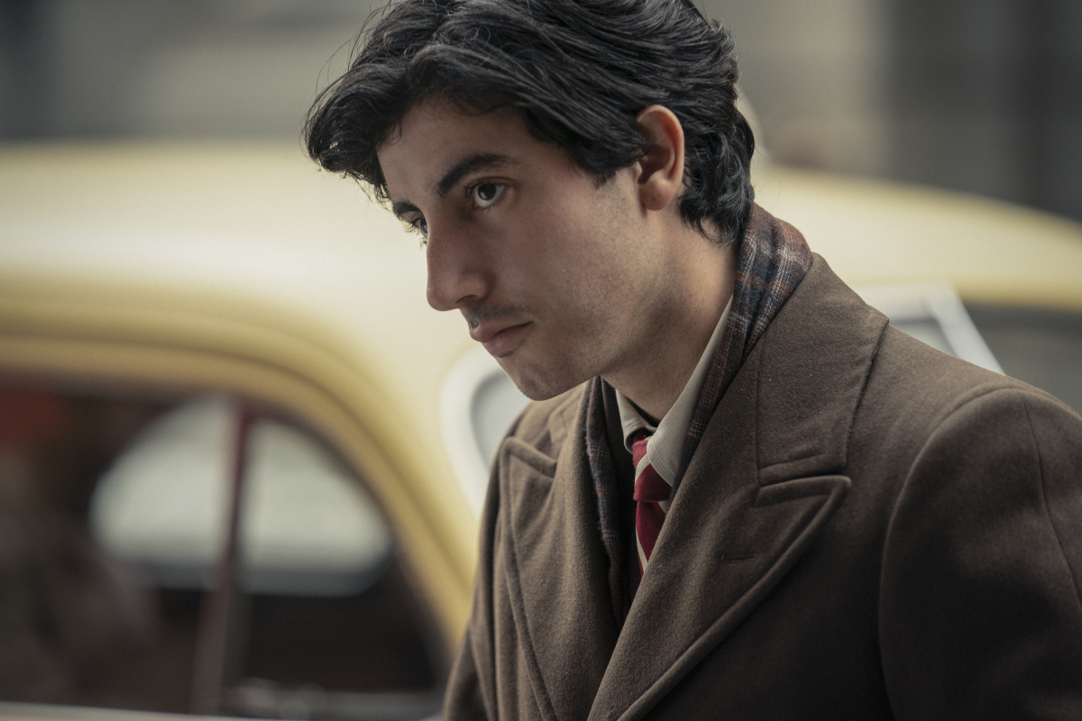  Энтони Ипполито в роли Пачино в сериале "Предложение"