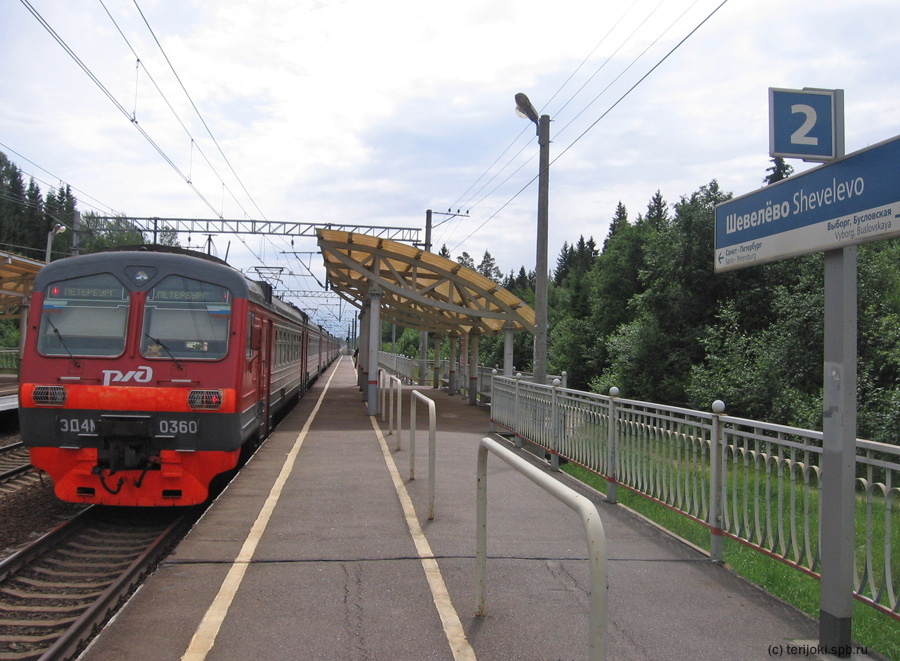 Электропоезд ЭД4М-0360 сообщением Выборг - Санкт-Петербург отправился от платформы № 2. Фото: Шефер В.Д., 10 июля 2015