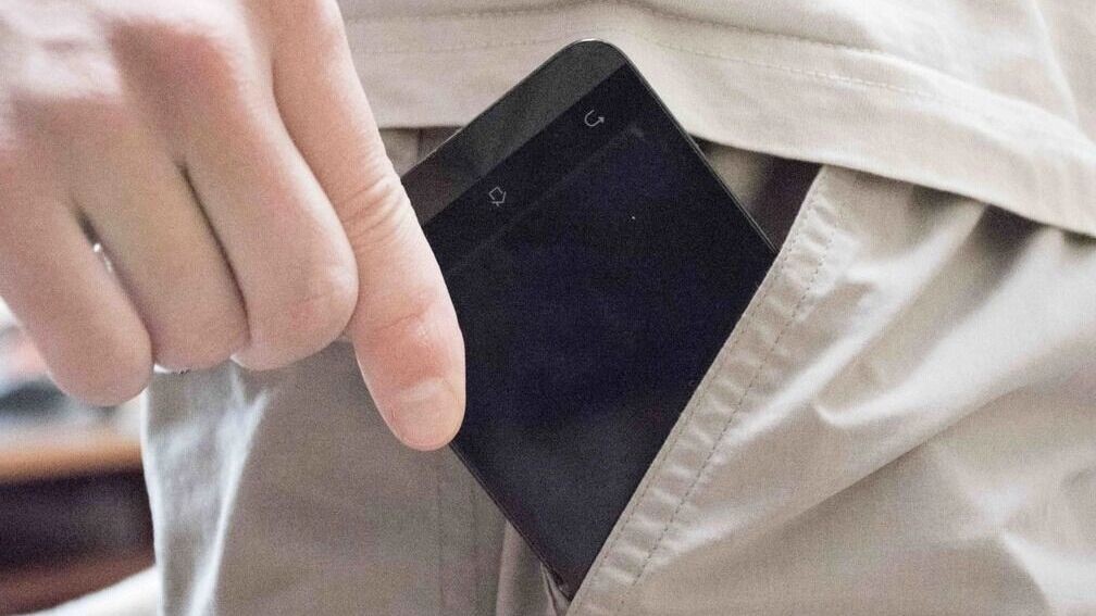 Сам звонит, отправляет СМС и запускает камеру: почему ClayRat так опасен. Фото: 1MI