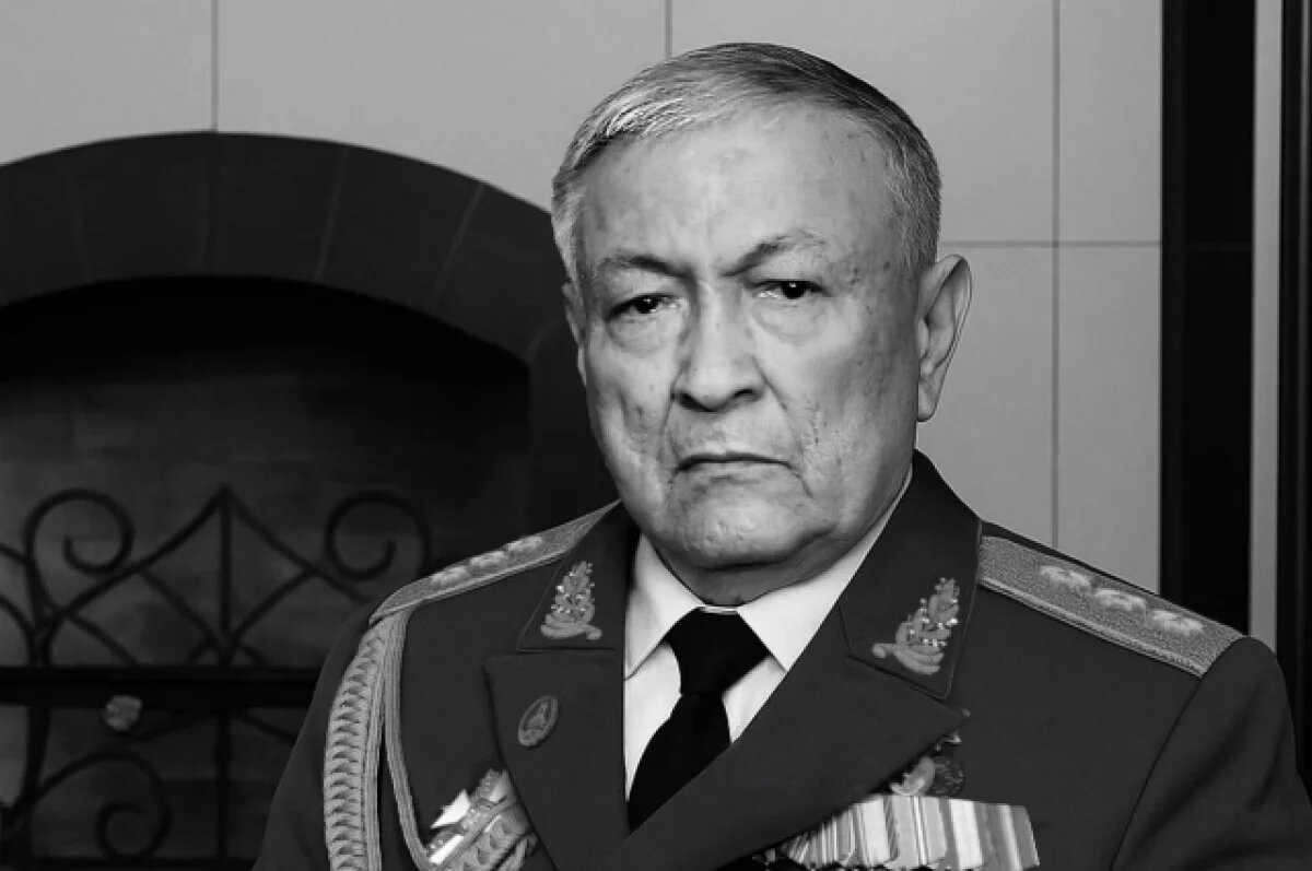    Первый министр обороны Узбекистана Ахмедов скончался в возрасте 82 лет