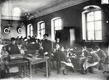 Переплетная мастерская в Нижегородском "Доме трудолюбия". Фото из открытых источников в интернете