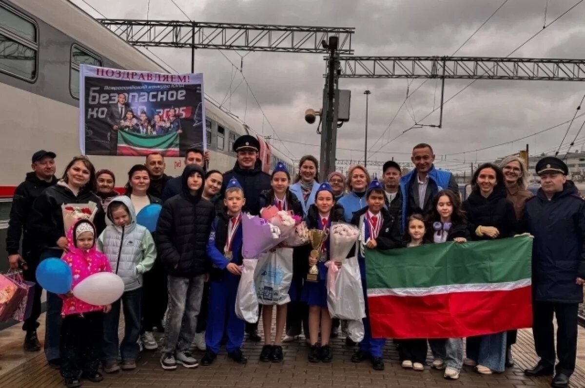    Призеров торжественно встретили на вокзале в Казани.
