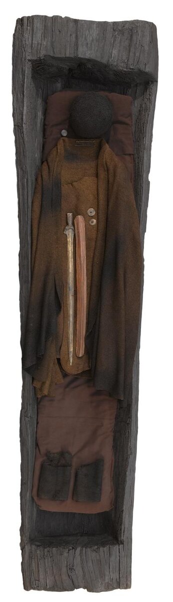 Дубовая колода, одежда и артефакты «Мужчины из Мульдбьерга». Национальный музей в Копенгагене.