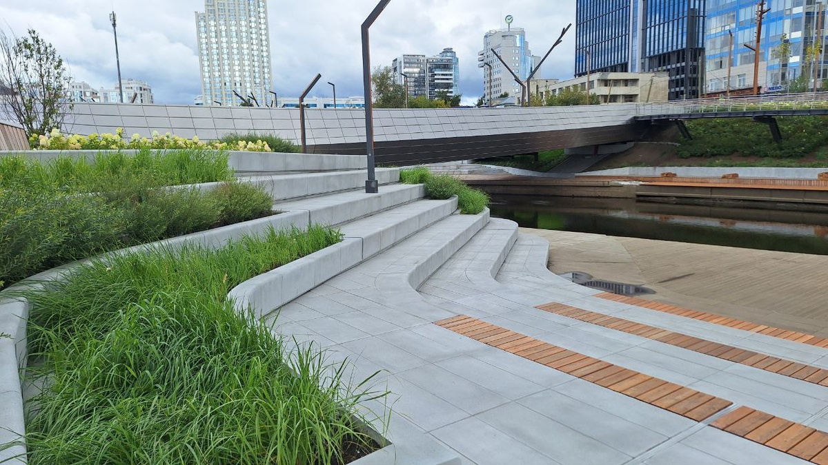 Фото автора. Набережная Екатеринбурга. Благойстройство города.