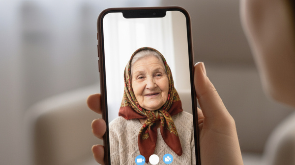 Почему пожилым людям полезно сидеть в интернете: наука объясняет