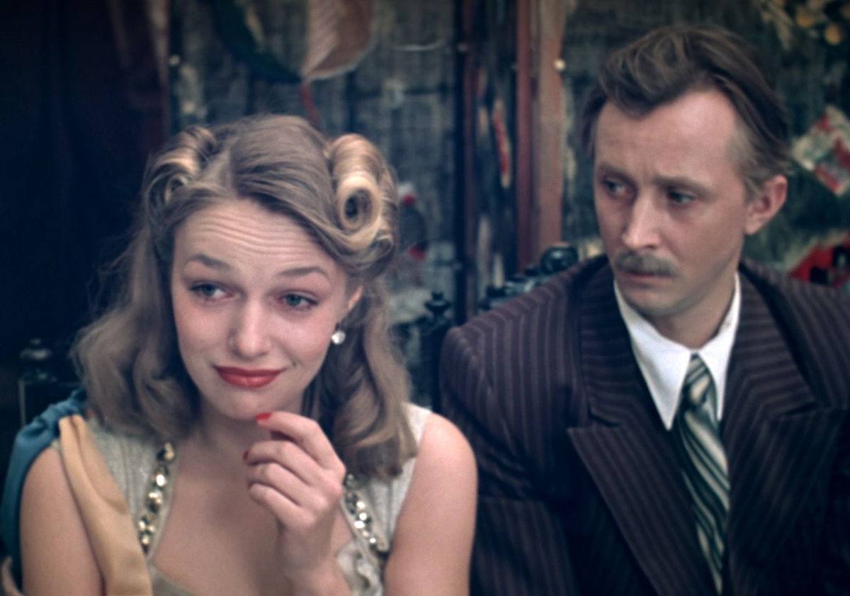 Кадр из кинофильма "Военно-полевой роман", 1983 г., режиссер и сценарист Петр Тодоровский, композиторы Игорь Кантюков, Петр Тодоровский (скриншот)