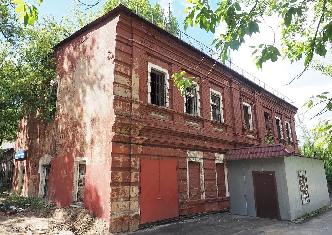 Дом до сих пор стоит, и его можно увидеть вместе с Пешей Москвой