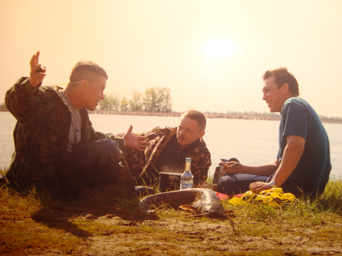 Кривых рыбалок было много)) поколение такое малопьющее СССРовское... Это в Астрахани.