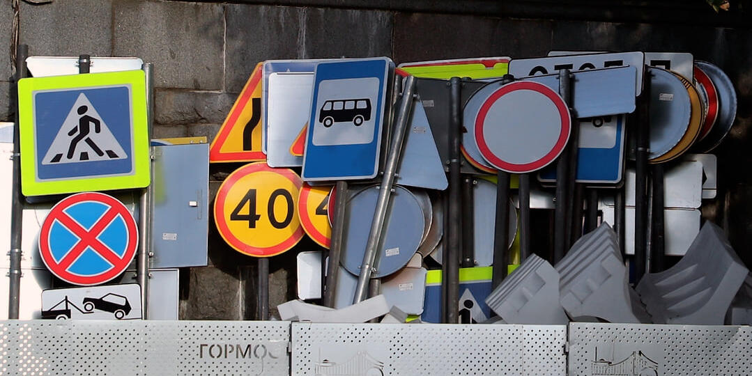 Суды обязали проверять схемы расстановки знаков перед штрафами водителей