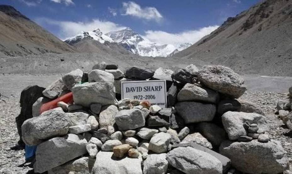    Британский альпинист Шарп погиб на Эвересте, хотя мимо него прошли 40 человек. Фото: Соцсети