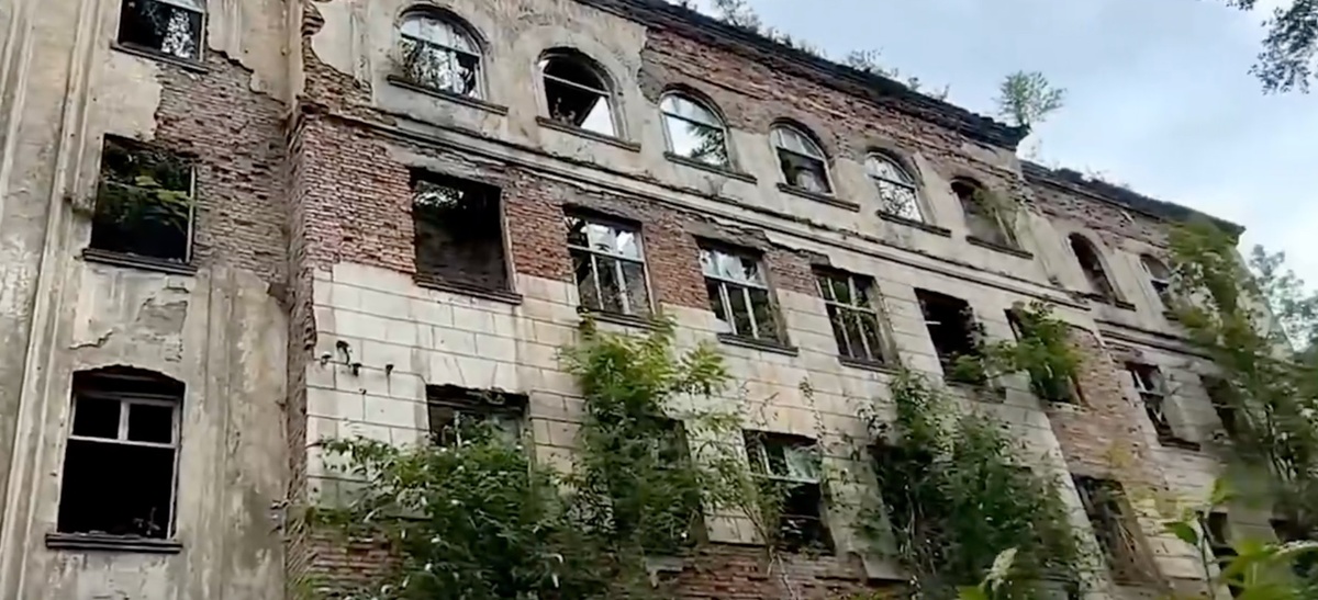    Город-призрак в Абхазии: 40 человек живут среди заброшенных шахтерских квартир