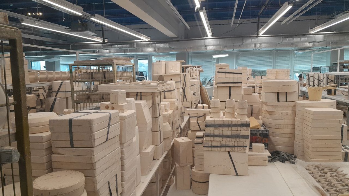 Всё это приходится ручками поднимать, переставлять