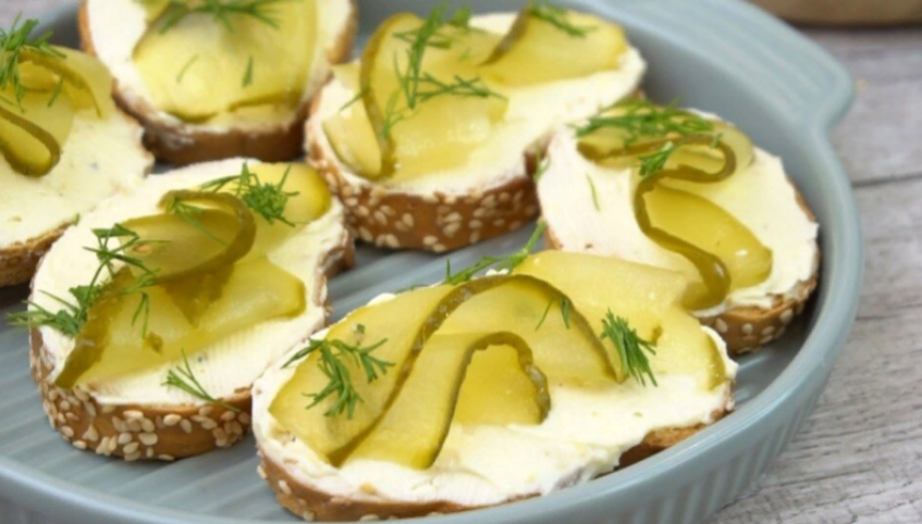 Рецепт, который не оставит шансов обычным бутербродам. Такие бутерброды у нас съедаются быстрее чем с икрой (дело в намазке).