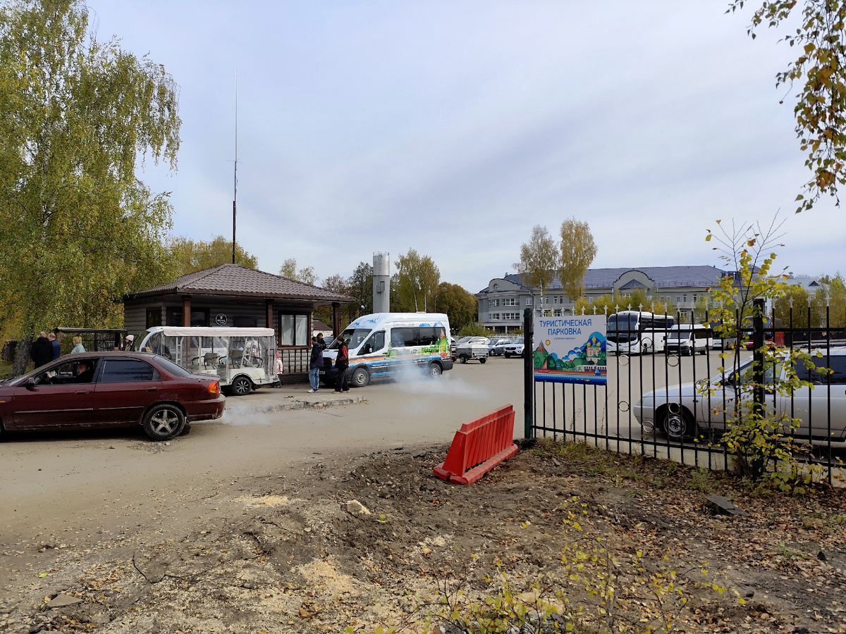 У туристической парковки всё перекопано!