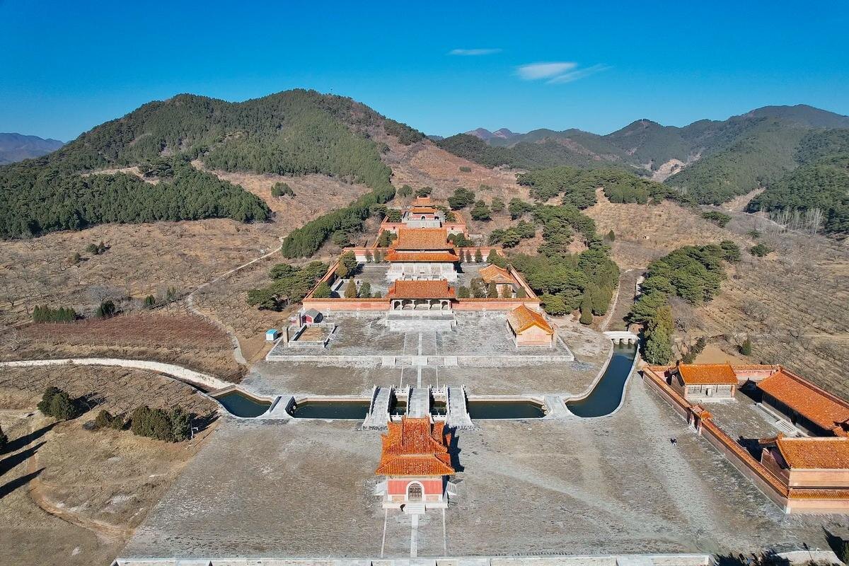 Дин дун-лин. Мавзолей.