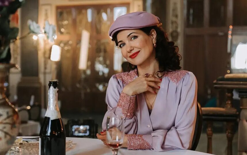 Далекая от атомного проекта Мария Замятина в исполнении  Екатерины Климовой стала одним из главных  героев сериала благодаря действительному любовному  треугольнику. Сериал  "Атом". Правда, Вымысел, впечатления, отзывы,  прототипы