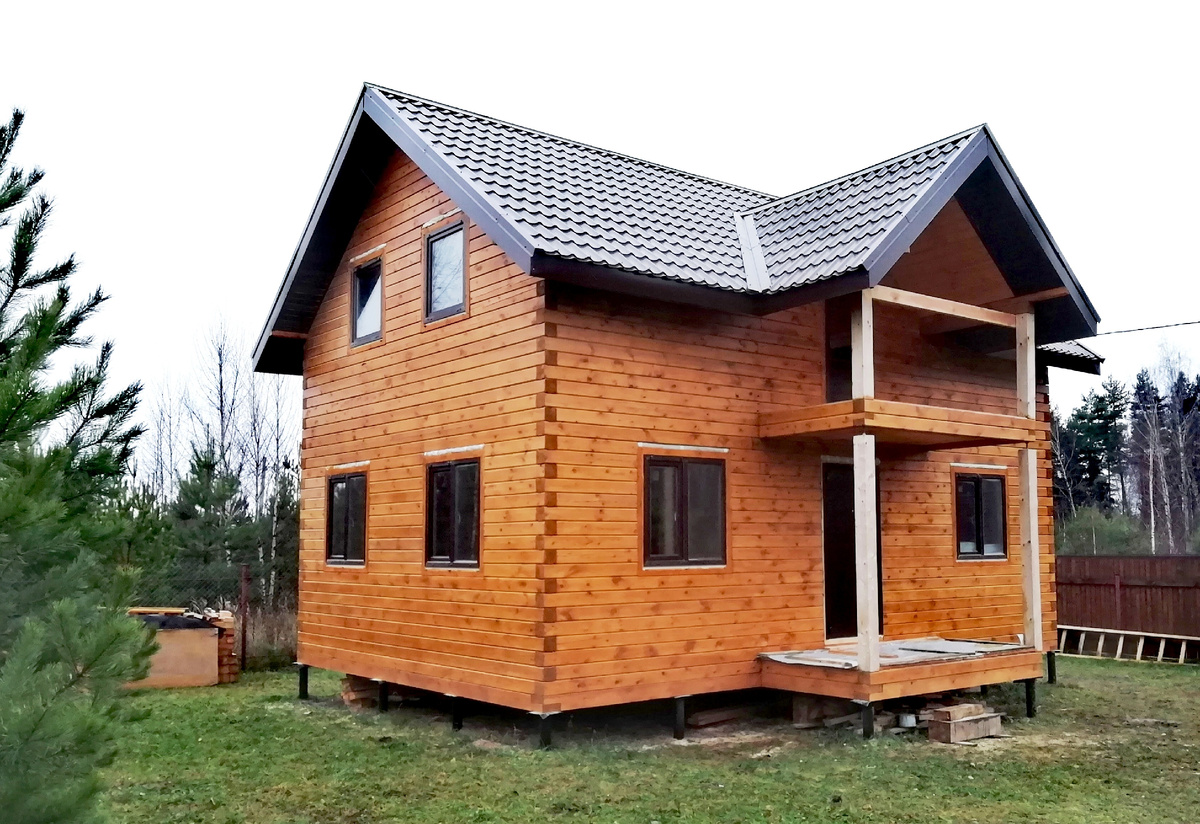 Фото автора ( дом из бруса был готов)