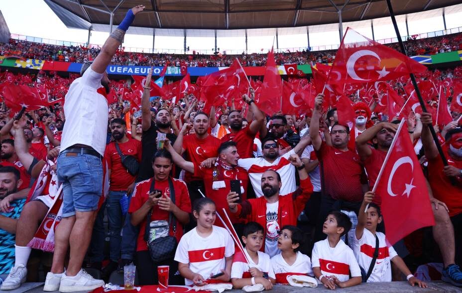    Болельщики сборной Турции верят в свою команду. Фото: Reuters