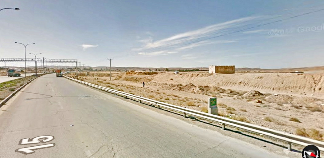 Пустынное шоссе Иордании в направлении Акабы, справа - Каср Аль-Катрана (скрин явно не с самых свежих карт)