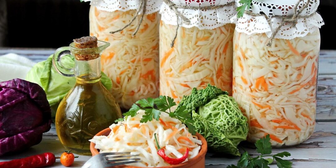 Капуста быстрого приготовления с горячим рассолом и уксусом