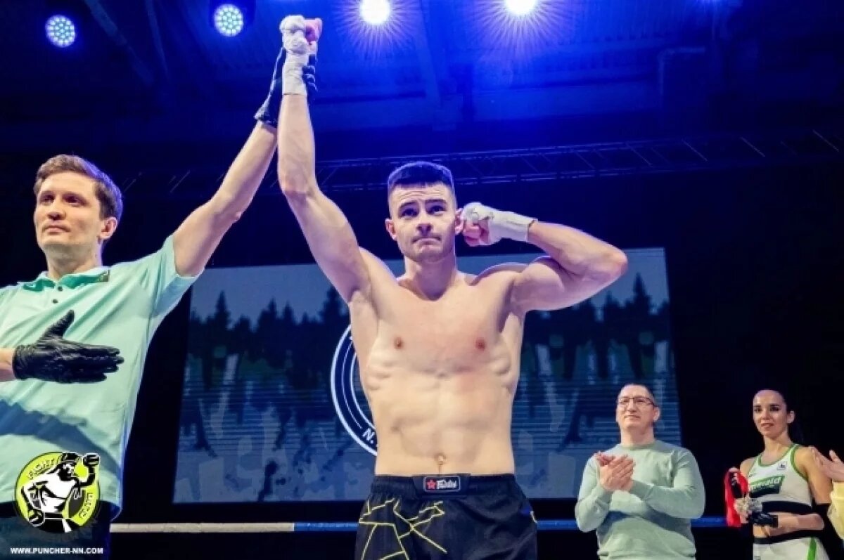    Максим Мелясов (на фото справа).