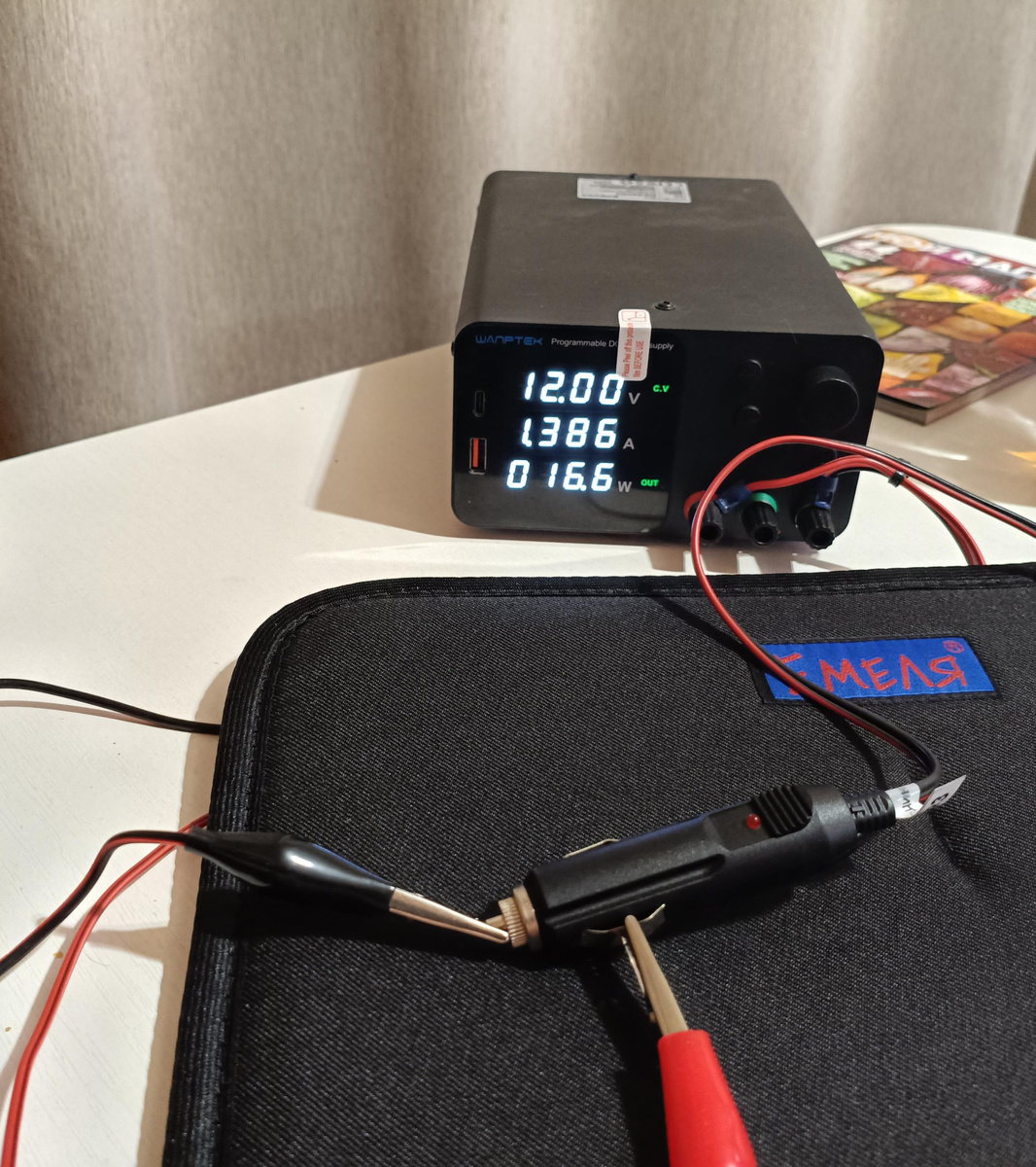 автомобильный подогреватель сиденья, здесь плюс с минусом подключены наоборот намеренно - чтобы исключить мощность индикации из измерения