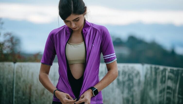    Из чего делают современную спортивную одежду? Фото: Munbaik Cycling Clothing on Unsplash