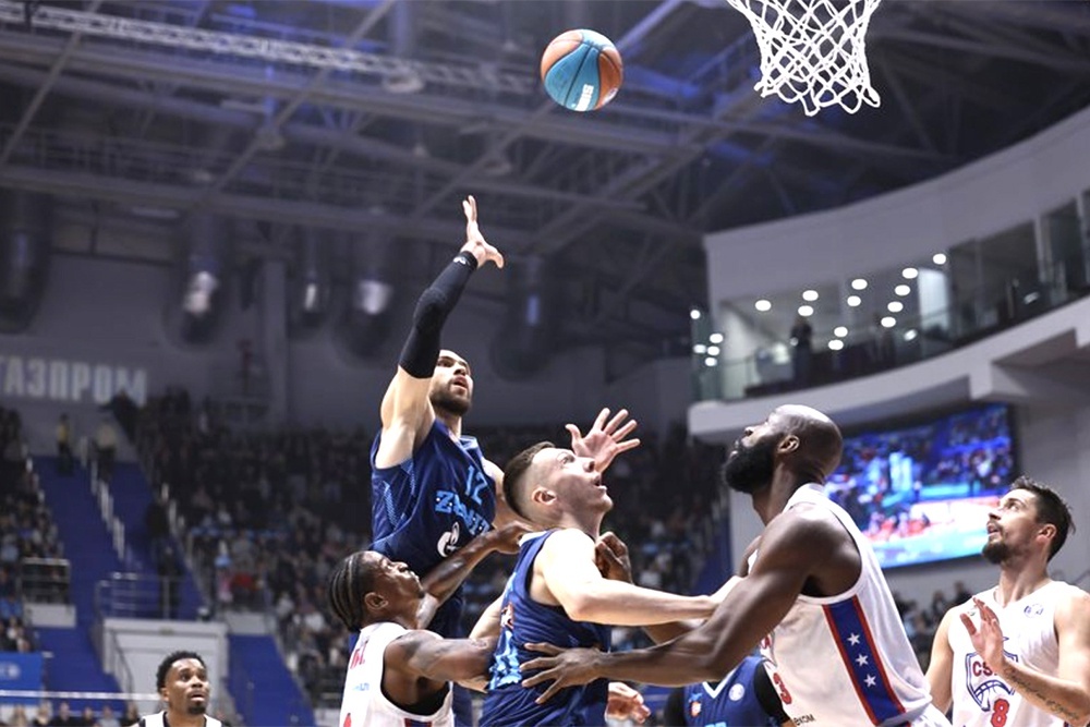    Игроки "Зенита" (в темном) были очень близки к победе. / Единая лига ВТБ