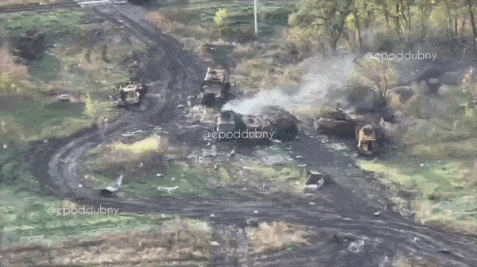     Тяжелейшие потери ВСУ на Красноармейском направлении. На видео картина разгрома - остовы бронетехники и горящие "коробки" противника, более 25 единиц тяжёлой техники на маленьком участке дороги на Димитров. Видео: военкор Евгений Поддубный