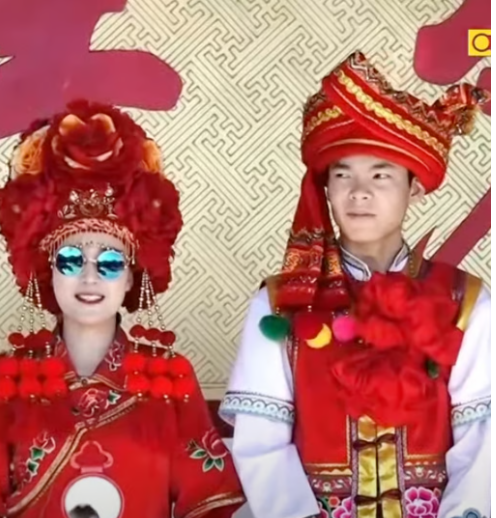 Вы должны согласиться, очки она выбрала со вкусом