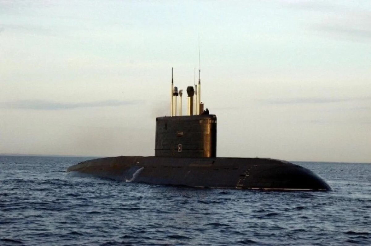    Российская подводная лодка всплыла у побережья Франции