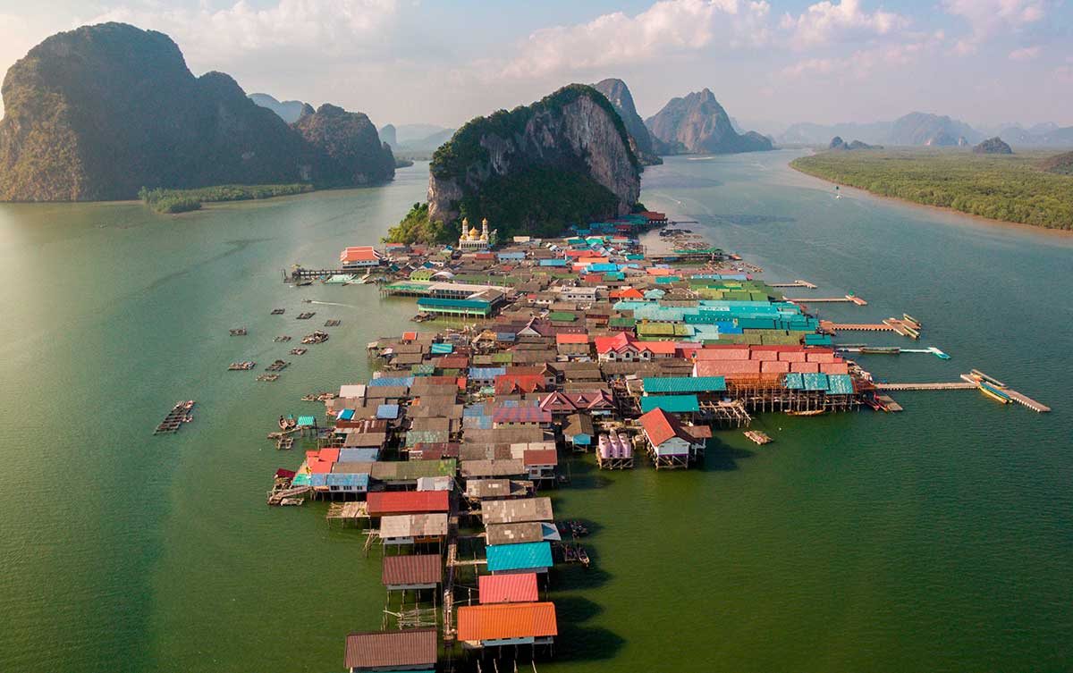 Ко Паньи. Тайланд. Источник: https://happylove.top/61979-derevnja-morskih-cygan-phuket.html