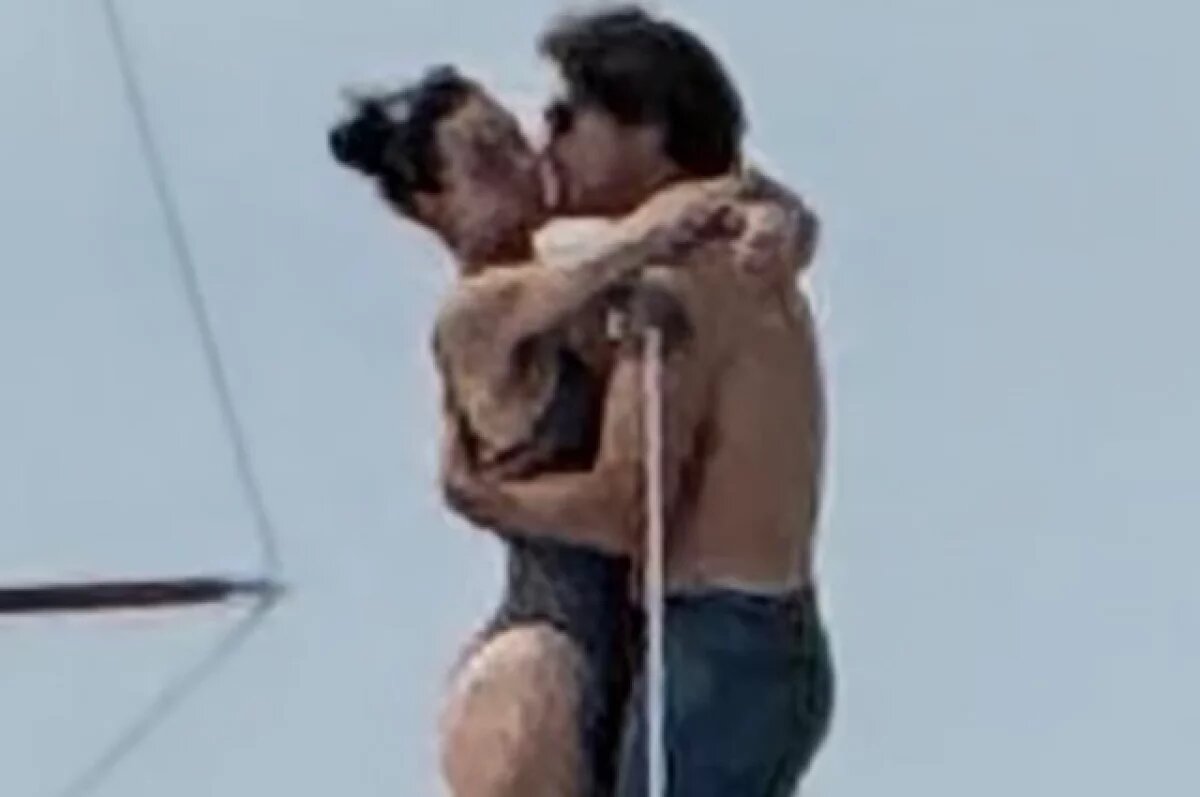    Певицу Кэти Перри и экс-премьера Канады Трюдо засняли целующимися на яхте