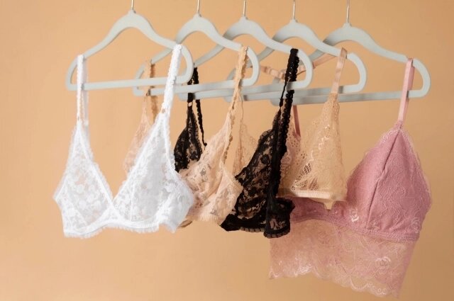    Важно выбрать правильное белье, которое не будет пережимать диафрагму. Фото: freepik.com