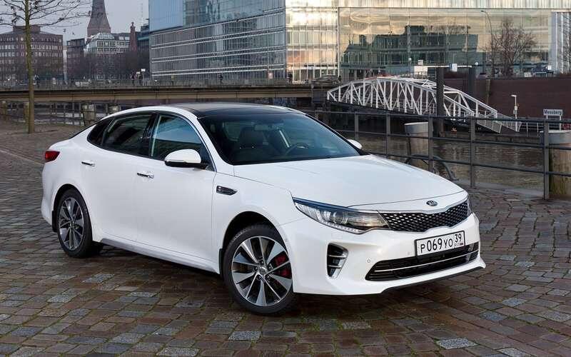    Kia Optima. Длина – 4845 мм, клиренс – 145 мм, объем багажника – 505 л. Средний пробег 10-летних машин – 165 тысяч км. Средняя цена – 1,49 млн рублей.