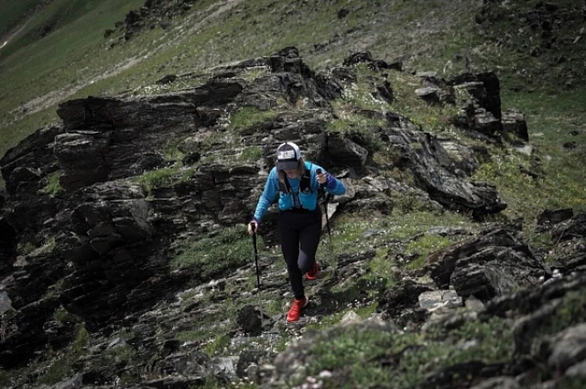    Шестеро взрослых и двое детей застряли на горном маршруте в Сочи