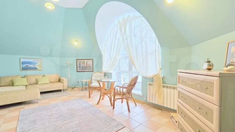     Коттедж продают в Барнауле за 55 млн рублей. «Авито»