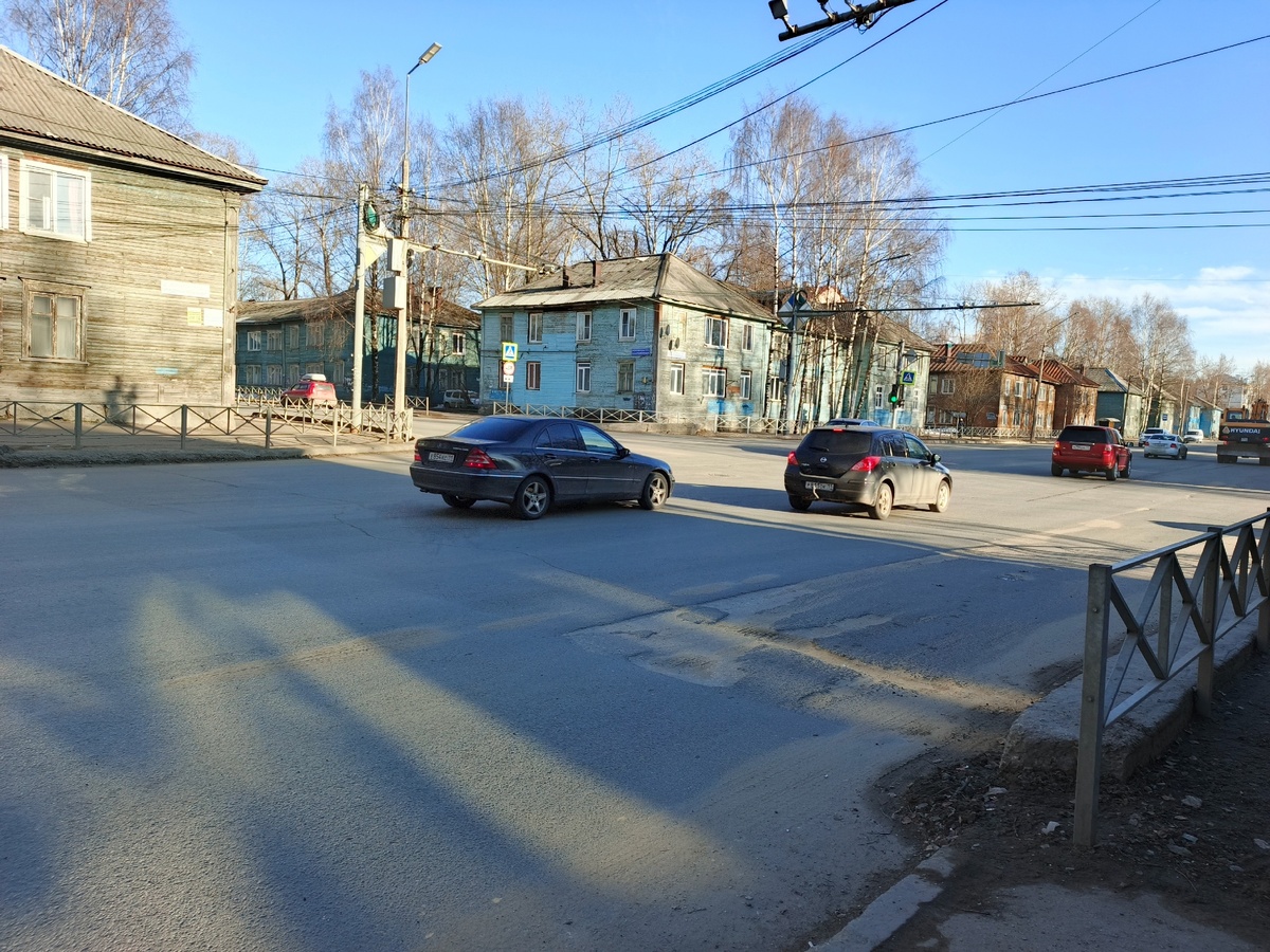    ГАИ пояснила - как поступить, если вы уже пересекли стоп-линию и загорелся красный сигнал светофора