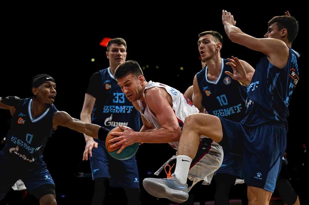    Трент Фрейзер (Зенит), Самсон Руженцев (ЦСКА), Андрей Мартюк (Зенит). Фото: РИА Новости/ Алексей Филиппов