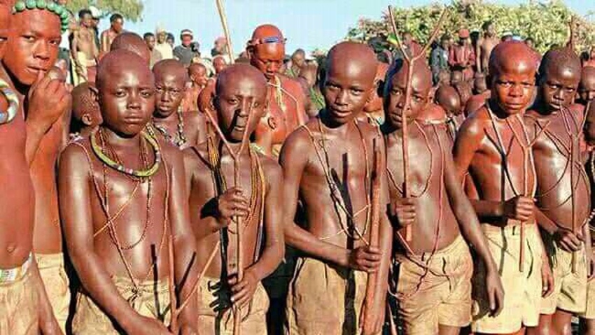 Мальчики народа лобеду во время обряда инициации
