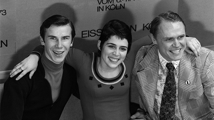    Ирина Роднина с Александром Зайцевым и тренером Станиславом Жуком. Фото: www.imago-images.de/Global Look Press