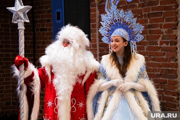    Дед Мороз и Снегурочка зовут в гости