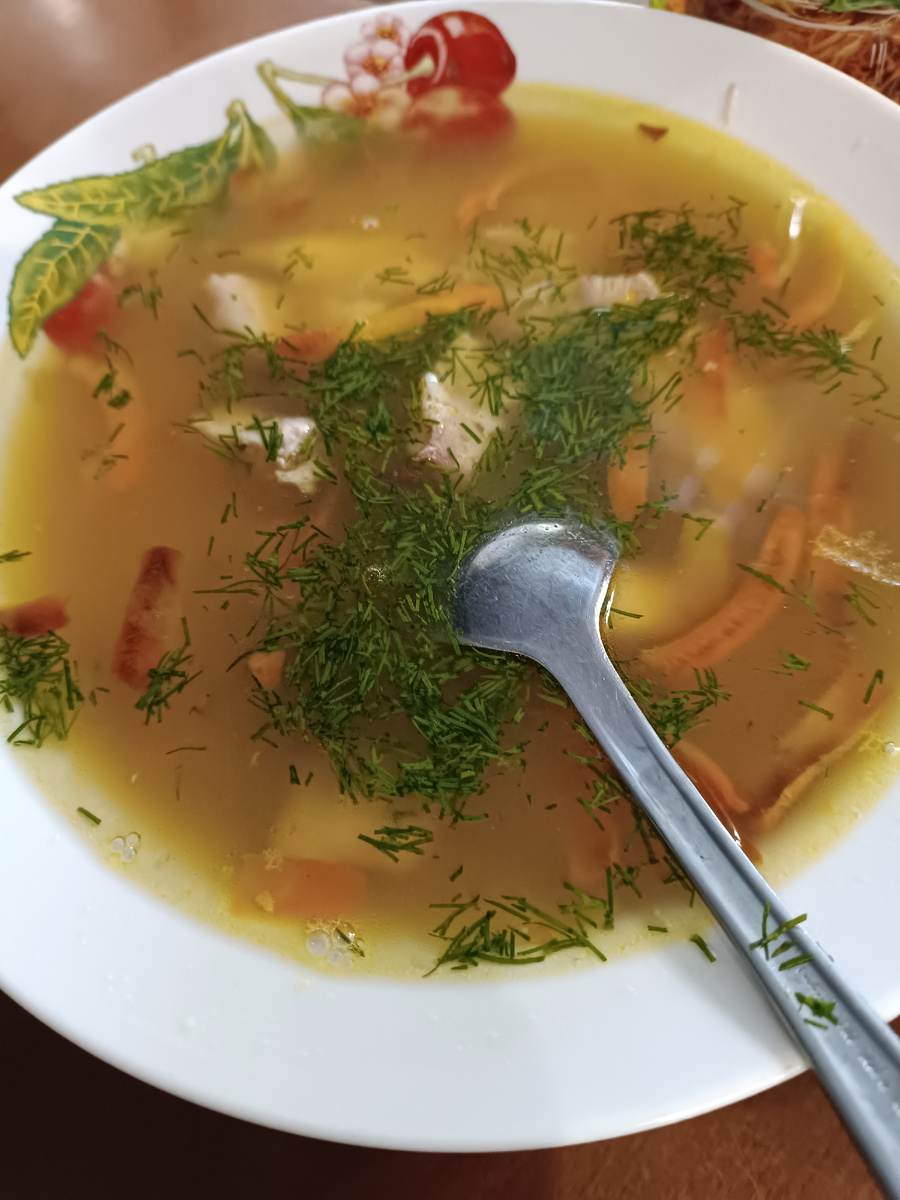 Фото автора. Вишня на тарелке)) 😆