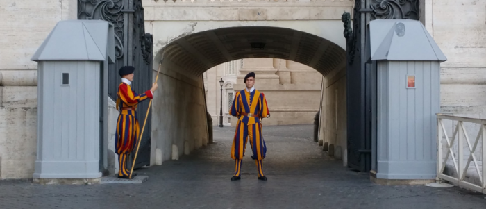 Они говорили, что мимо караула и мышь не прошмыгнёт / Фото: pxhere.com