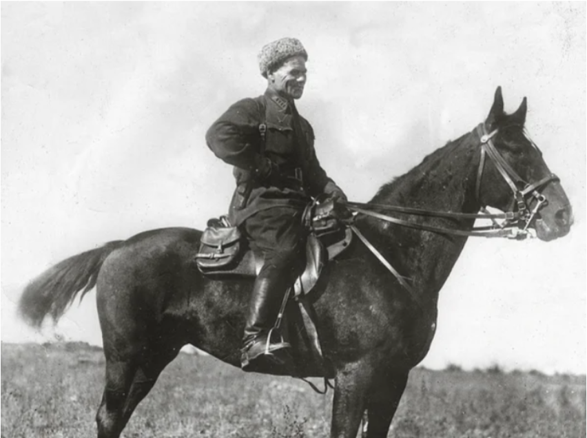 Мингалей Шаймуратов не носил древних клинков и не выставлял себя на посмешище. Национальный архив РБ